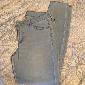 Old Navy Jeans (never worn) [no tags]. Skinny Fit and booty hugging